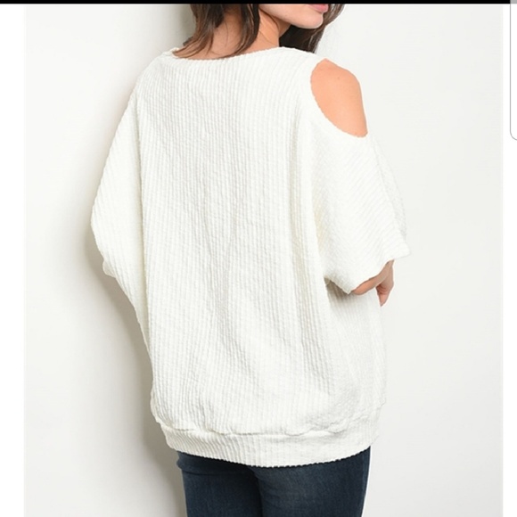 ❕only 1 left ❕Short sleeve, cold shoulder knit top - Picture 2 of 2
